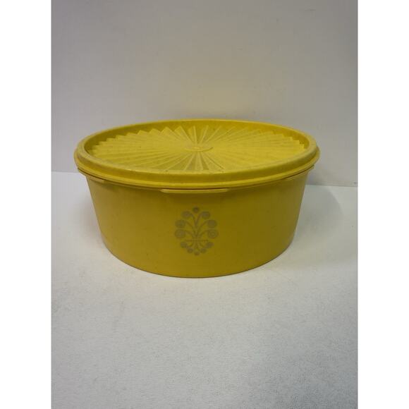Vintage Yellow Tupperware Servalier Storage Container & Lid 1204-5 Made In USA - Picture 1 of 11